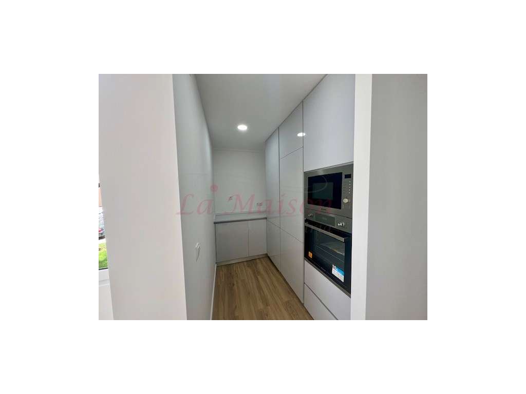 Apartamento T3 totalmente remodelado na Amadora-3