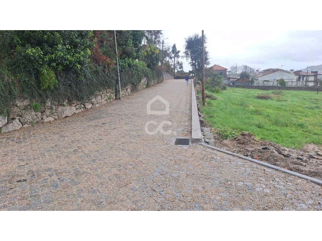 Terreno Urbanizável com 1.793m2 - Grande imagem: 2/9