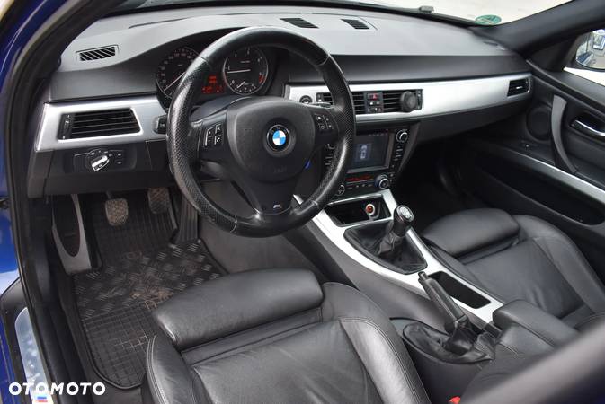 BMW Seria 3 320d DPF Touring - 26