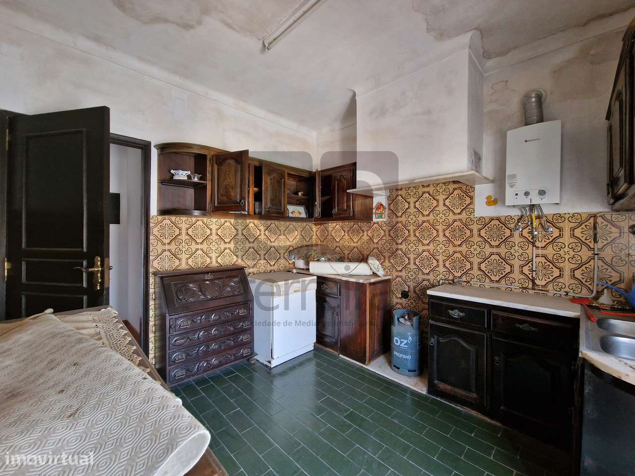 Moradia T3+1 no centro de Almeirim com garagem ampla e quintal-10