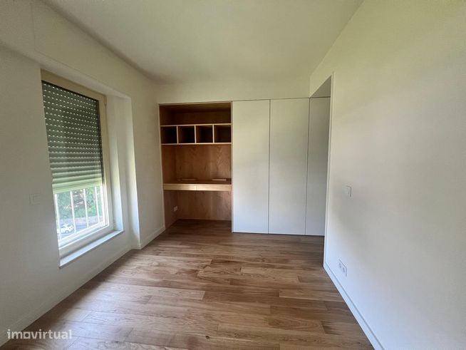 Venda de Apartamento T3 com garagem ao Campo Alegre-20