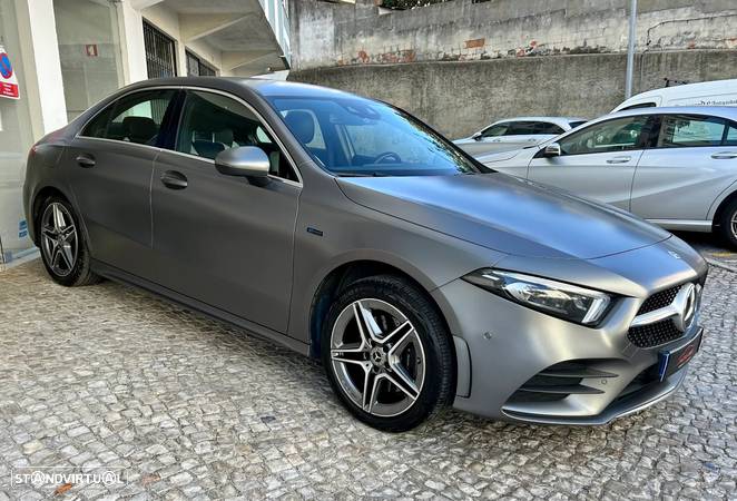 Mercedes-Benz A 250 Limousine e AMG Line - 3