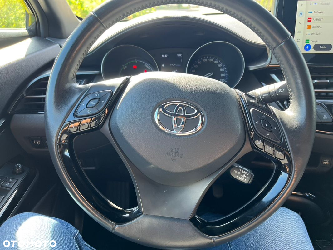 Toyota C-HR Hybrid Style - 23