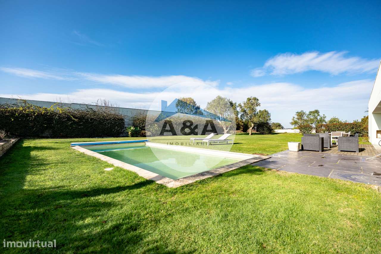 Villa Exclusiva de Arquitetura Contemporânea inserida na Natureza d...-10