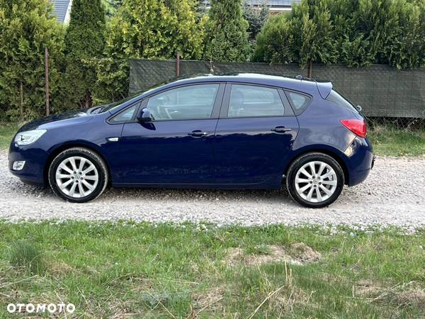 Opel Astra 1.4 ECOFLEX Cosmo - 2