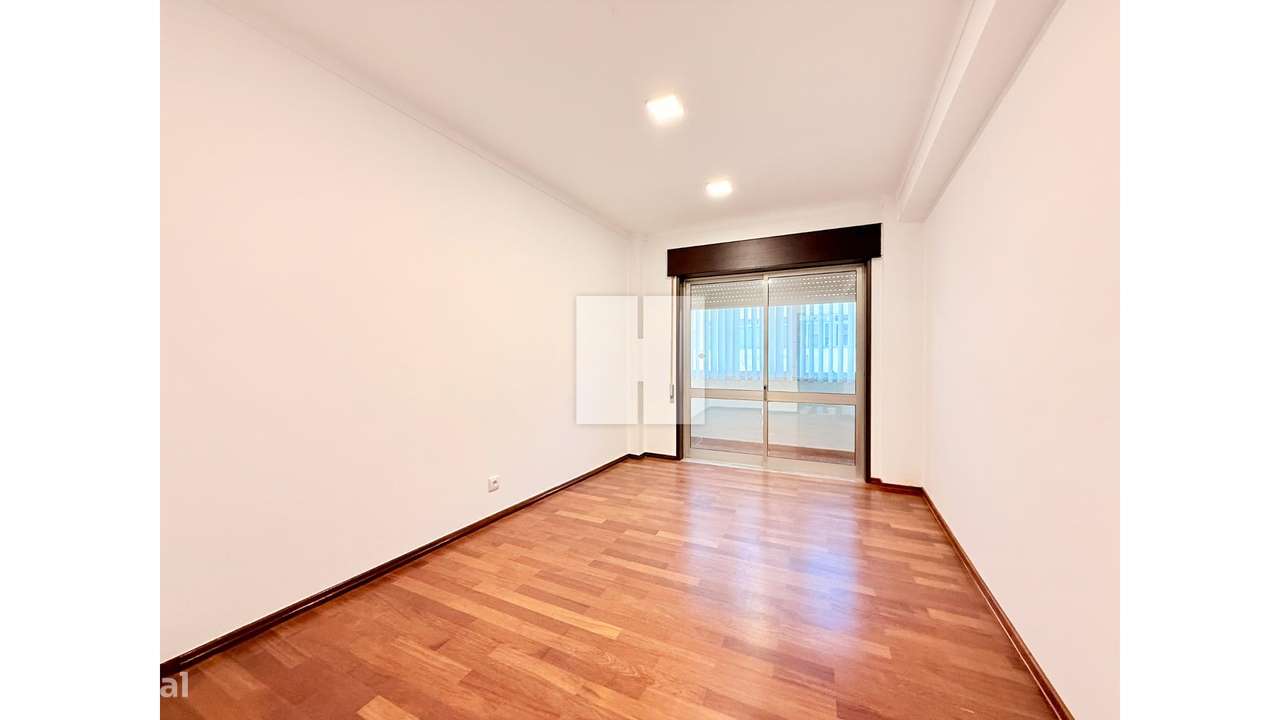 T3 Remodelado no Centro da Figueira - Grande imagem: 4/32