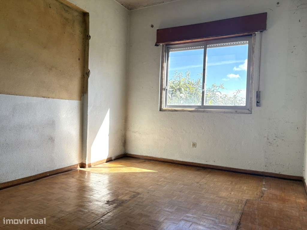 MORADIA PARA RECONSTRUÇÃO - GRANDE POTENCIAL DE VALORIZAÇÃO

Rua ...-21