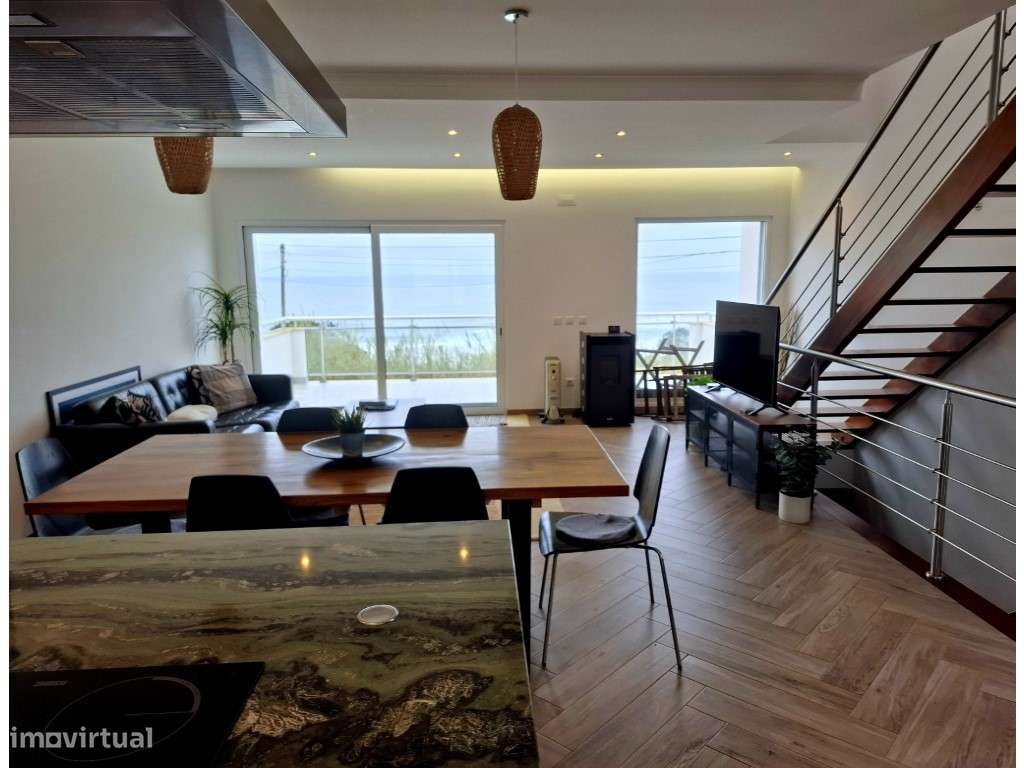 Moradia V2+1 em banda com vista frontal sobre o oceano e as icónica... - Grande imagem: 4/19