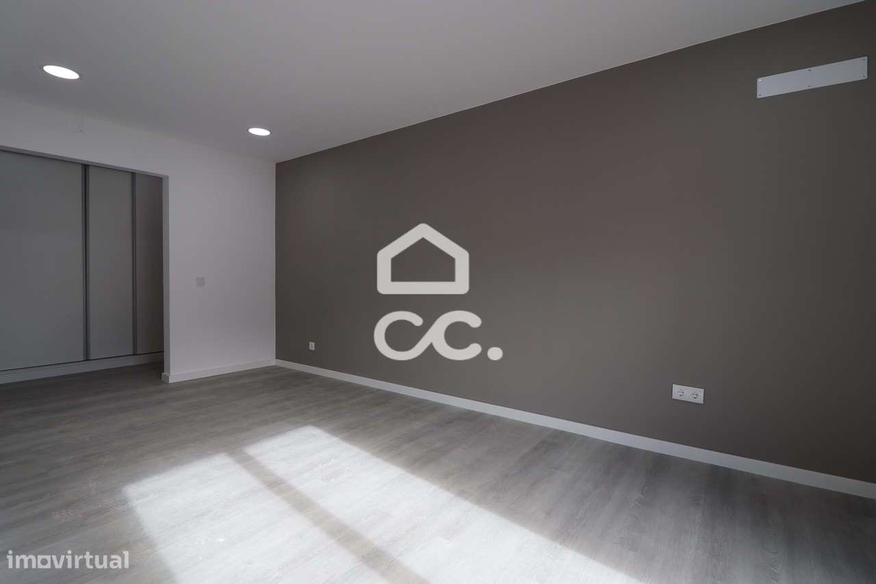 T2 com garagem Totalmente Remodelado em Santa Clara - Grande imagem: 5/11