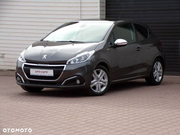 Peugeot 208 - 8