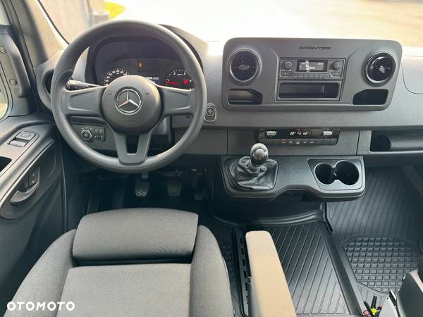 Mercedes-Benz Sprinter - 17