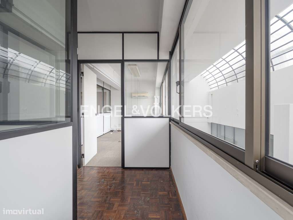 Espaço Comercial com Estacionamento no Lumiar - Grande imagem: 4/23