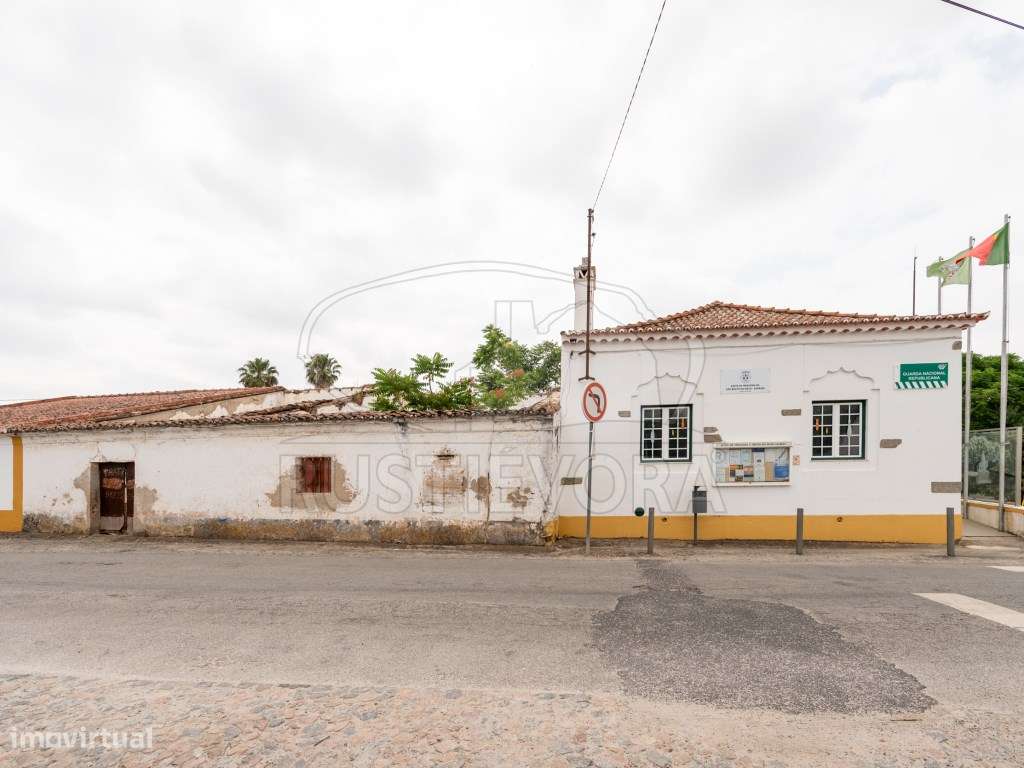 Ruína com Potencial Único no Coração da aldeia da Azaruja - Grande imagem: 4/36