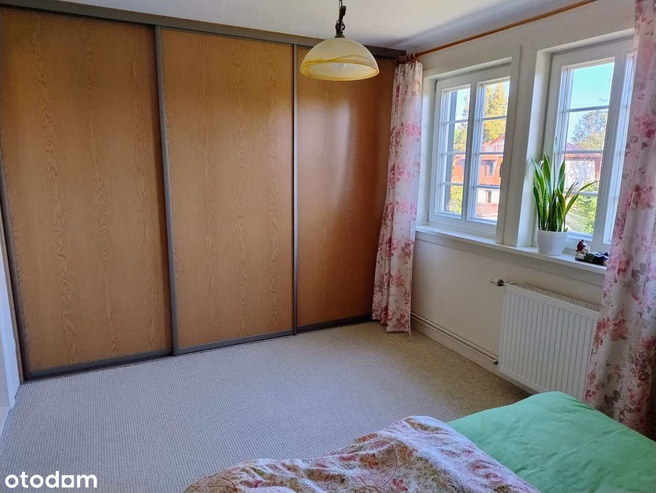 Piękny dom w otoczeniu zieleni na dużej działce.-11