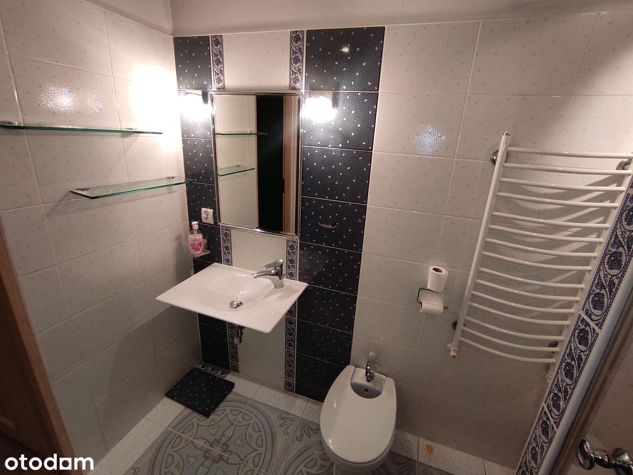 64 m2, 3 pok. 2 p. w niskim bloku, extra lokalizacja, b.dobra cena !-12