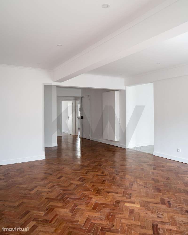 Apartamento T3 renovado, com lugar de Garagem e varandas - Grande imagem: 4/21