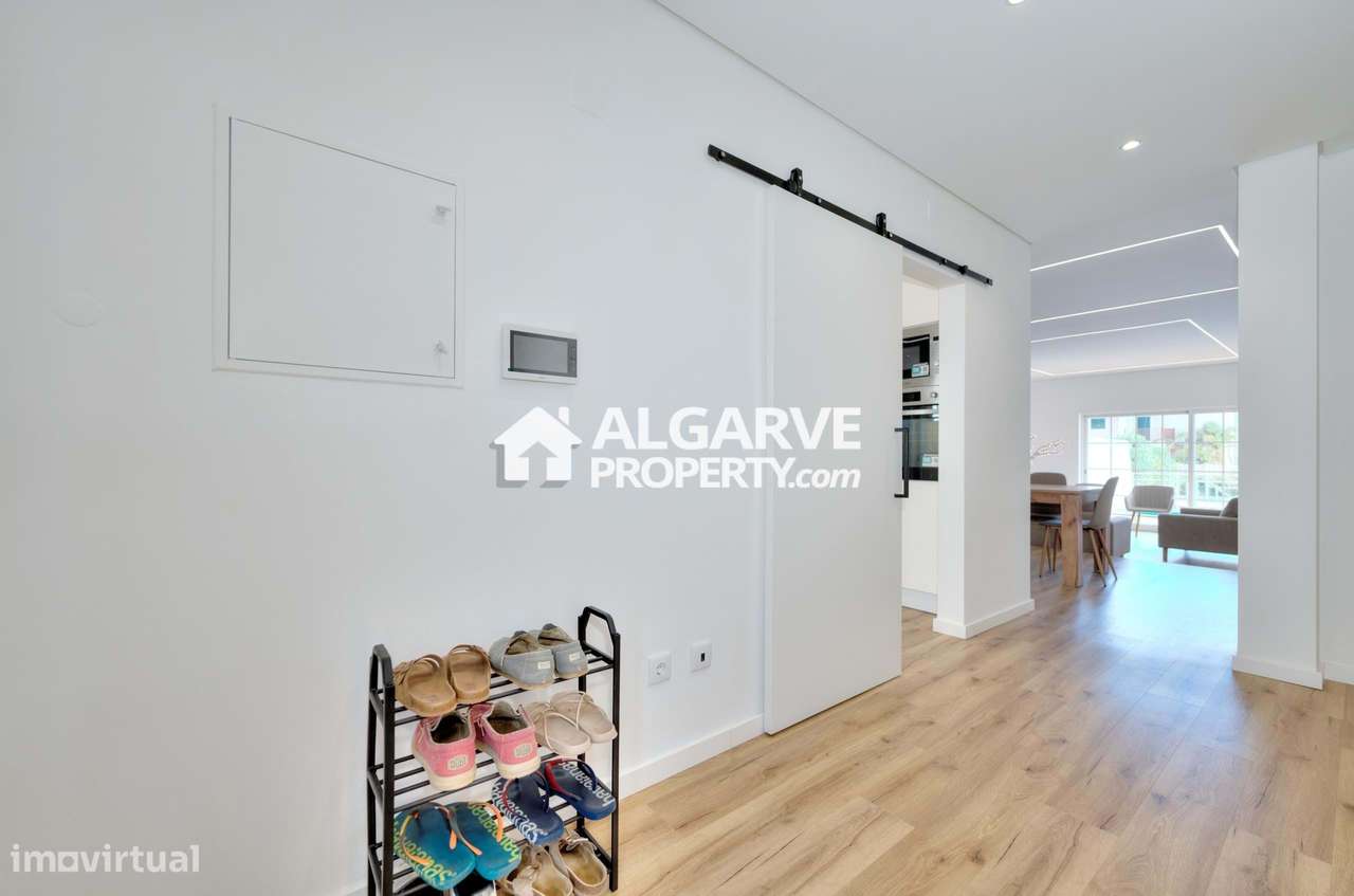 Moradia V4 completamente remodelada junto da praia e da Marina de Vila - Grande imagem: 5/36