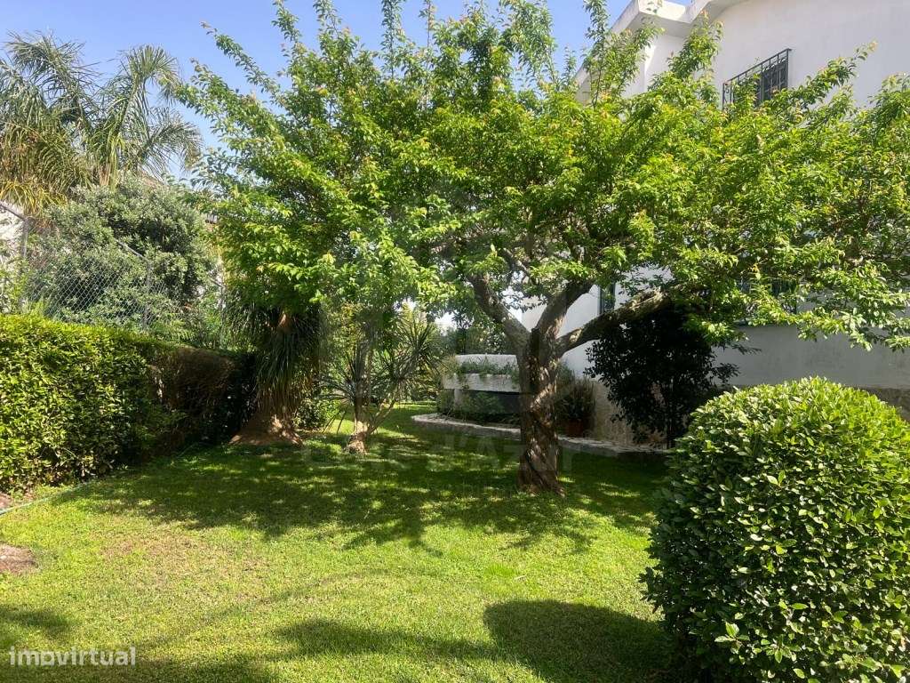 Moradia com 7 Assoalhadas , garagem e com terreno de 1.000 m2 zona ...-4