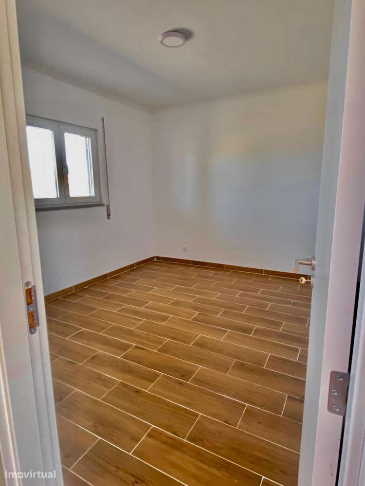 Arrenda se moradia térrea T2 - Grande imagem: 5/7