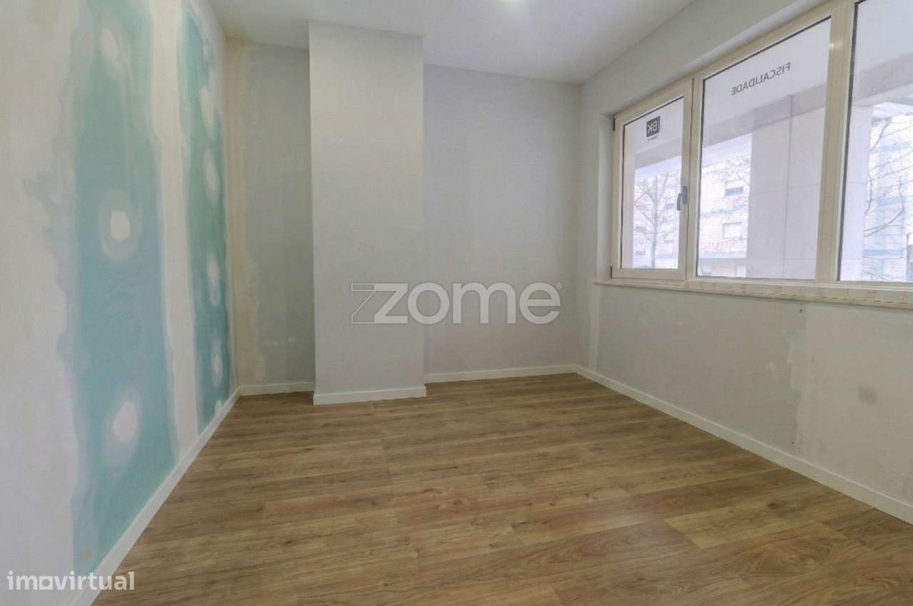 Loja convertida em habitação T0+1em Águas Santas - Grande imagem: 2/17