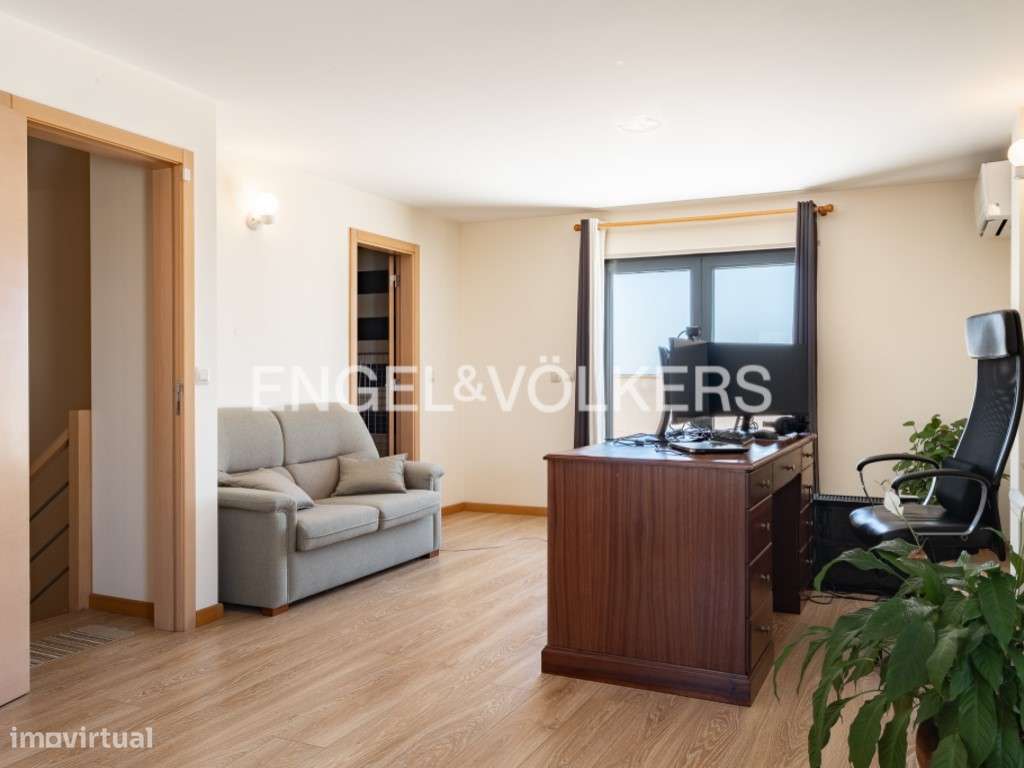 Exclusivo Duplex T2+1 com Terraço Privativo e Vista Panorâmica-19