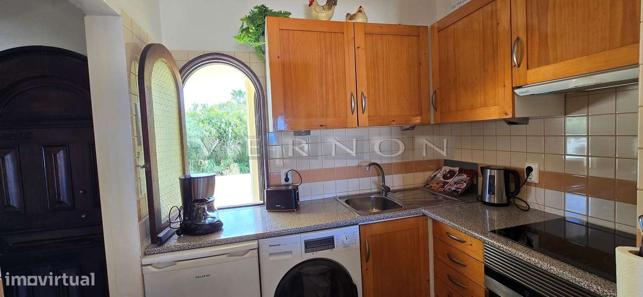 Algarve, Apartamento T2 semi-renovado com vista mar e estacionamento c-6