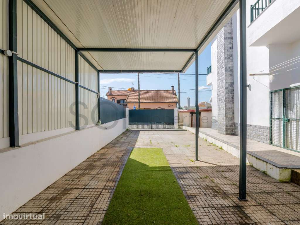Moradia T5 Independente com Garagem em Fernão Ferro-43