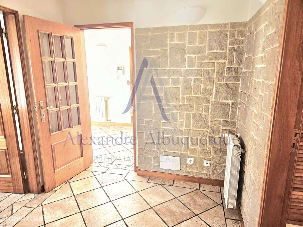 Moradia Isolada com Piscina T3+2-8