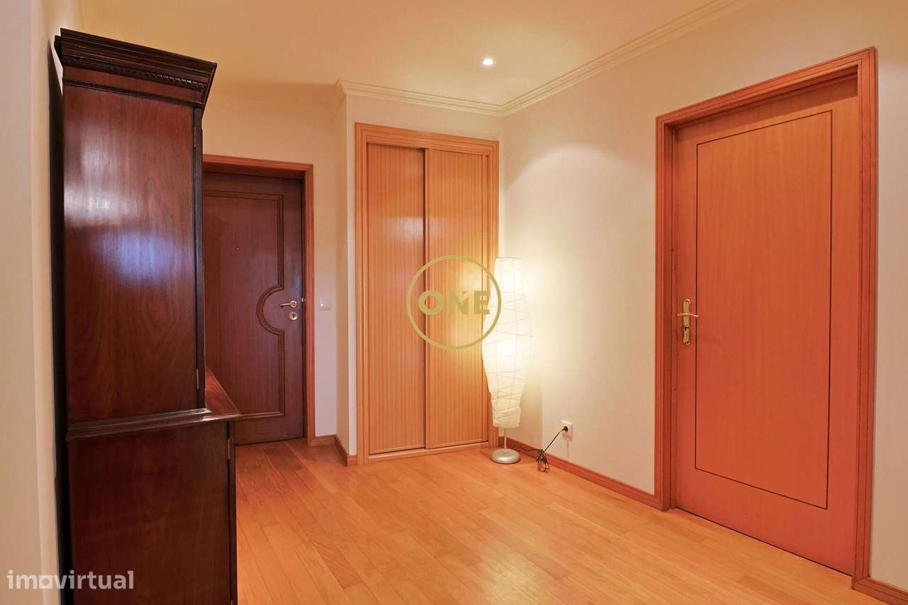 Excelente Apartamento T3 + 1 Escritório no Centro da Trofa!-2