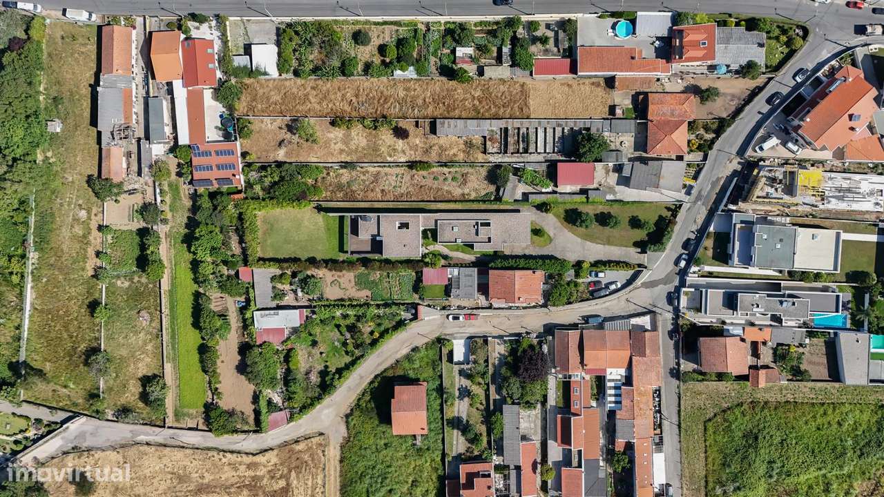 MORADIA TÉRREA T3 de LUXO a 1KM da PRAIA , com 348 m² em LOTE 2300 m²-35