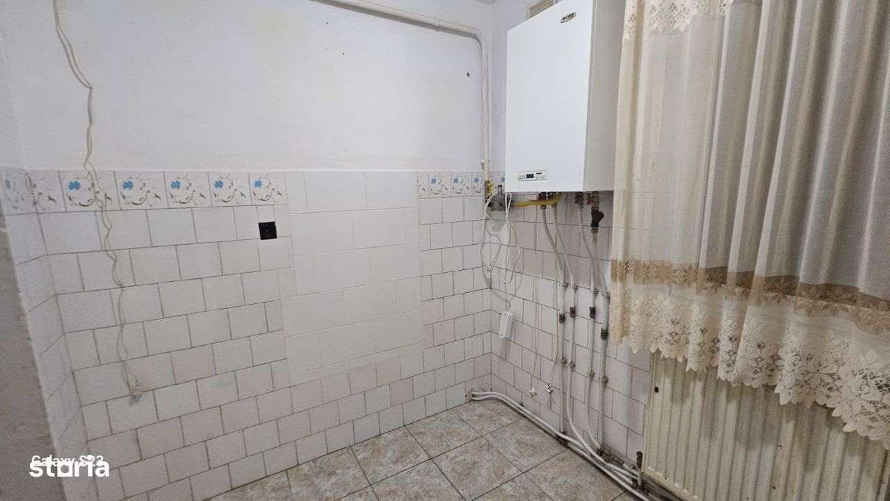 Apartament De Vânzare – 2 Camere, Decomandat, Etaj 4, Zona 1 Decembrie - Imagine principală: 4/8