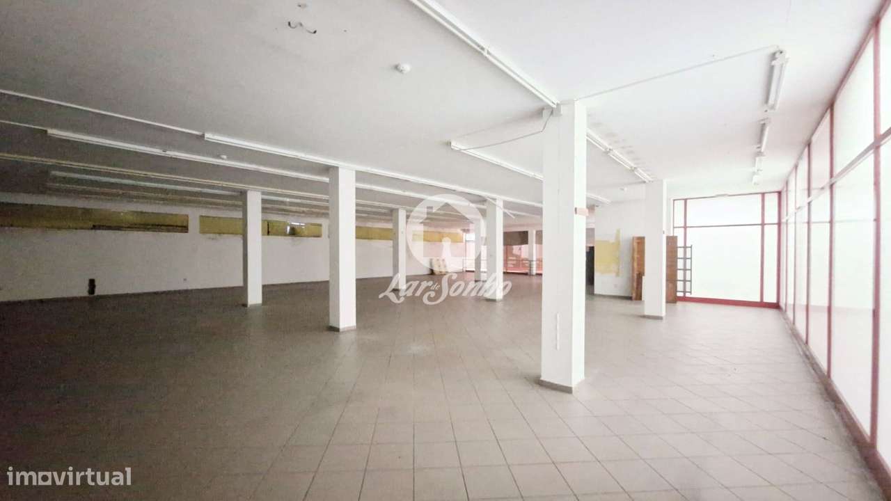 Loja de 360m2 em Vilarinho das Cambas, V. N. Famalicão - Grande imagem: 4/12