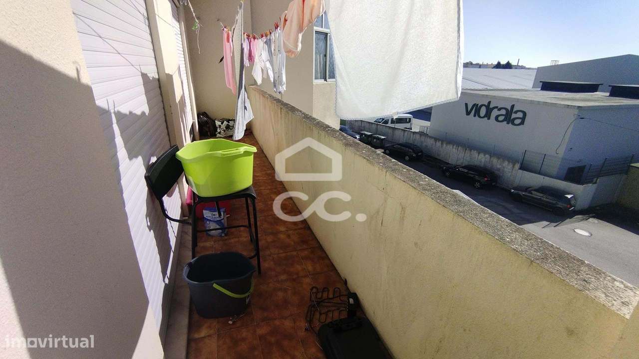 Apartamento tipo T-3 em zona central da cidade.-5