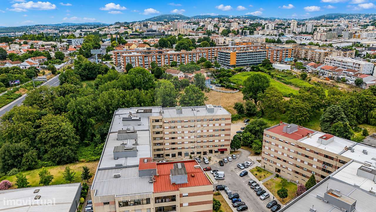 Apartamento T3 Parcialmente Renovado, situado em Ferreiros, Braga-33