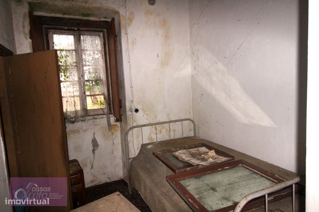 Moradia para reconstruir com terreno em Coimbrão-14