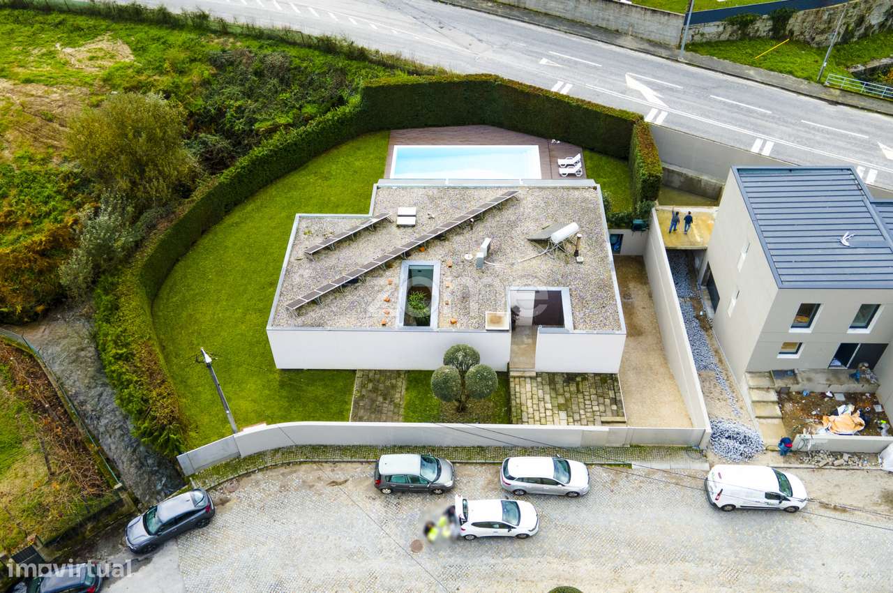 Villa Térrea T4 de luxo com piscina e jardim em Braga (S.Pedro D'Es... - Grande imagem: 5/60
