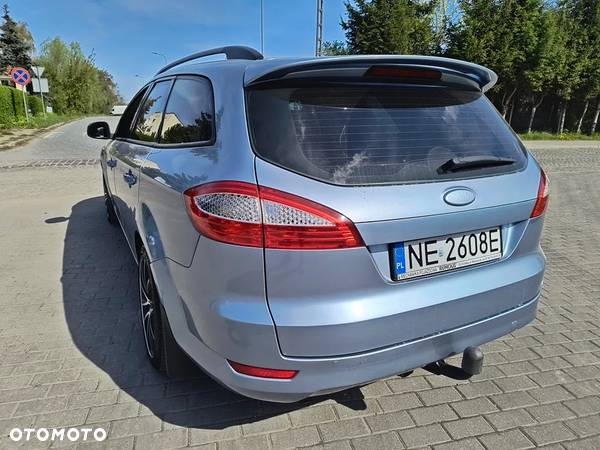 Ford Mondeo 2.0 Ambiente - 12