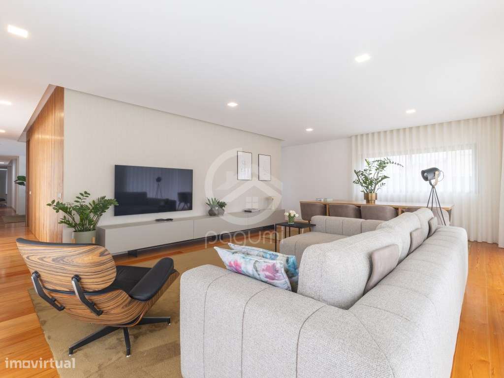Moradia Contemporânea | 1.470 m² | A 1 Minuto da A4-5