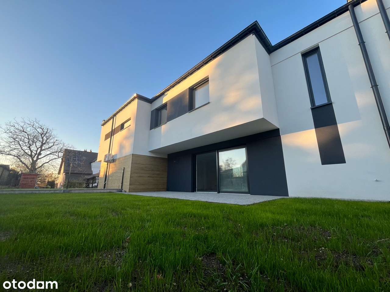 Dwupoziomowy apartament z dużym ogródkiem blisko centrum przy parku - Pełny obrazek: 2/8