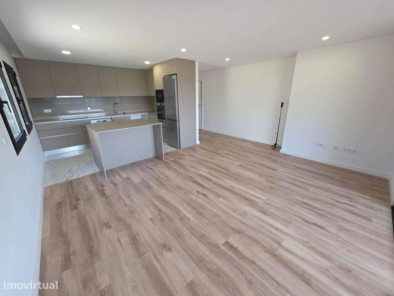 Excelente apartamento T2 novo, com terraço em Santa Maria da feira-7