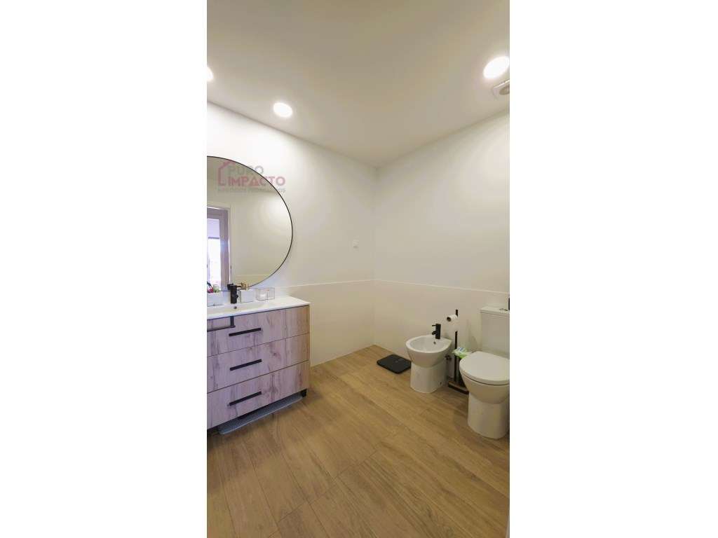 T2 Semi-Novo (2025) | Rotunda do Picoto | Garagem 23m² | 2 Varandas-17