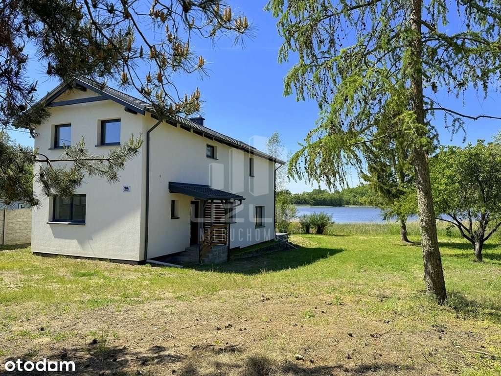 Dom nad jeziorem z linią brzegową-2