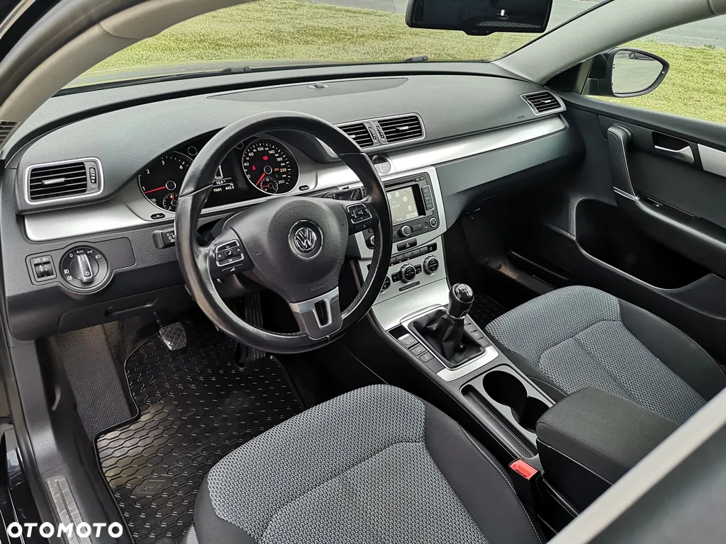 Volkswagen Passat 1.6 TDI Comfortline - 16