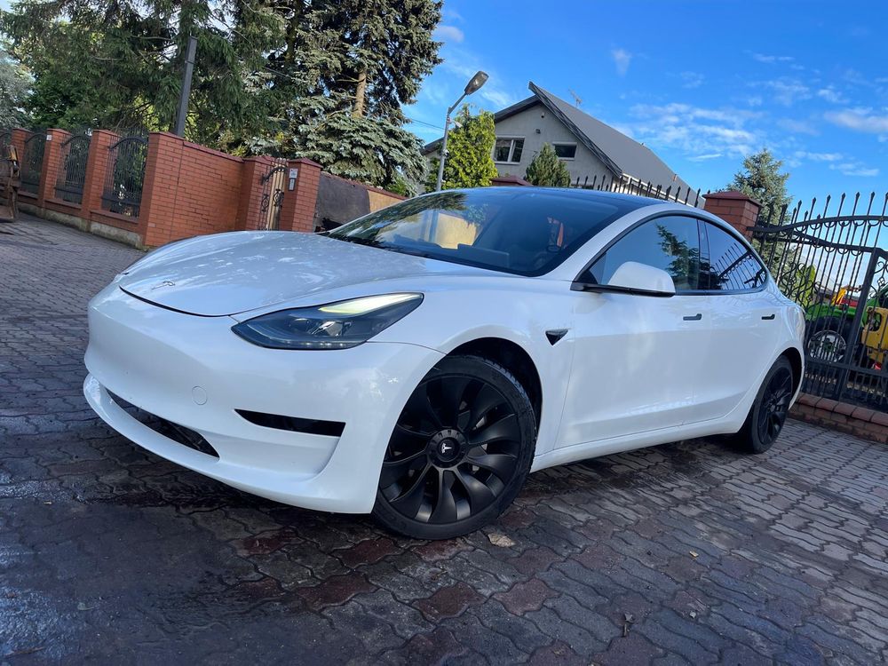 Tesla Model 3 Standard Reichweite Plus Hinterradantrieb 2021