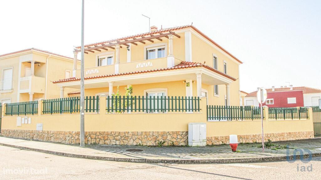 Casa / Villa T6 em Leiria de 385,00 m2