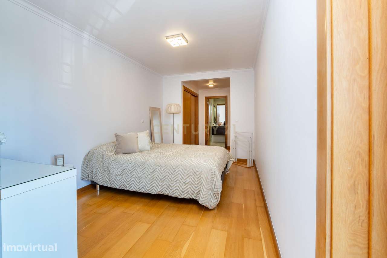 T2 na Urbanização do Neudel em excelente estado.-10