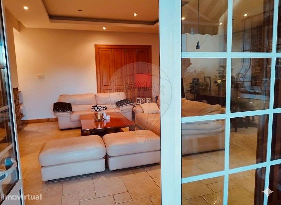 Moradia T4 para venda-10