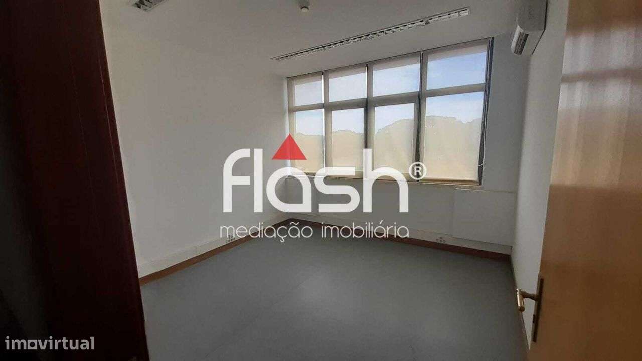 Venda de Espaço de loja/escritórios no Restelo-6