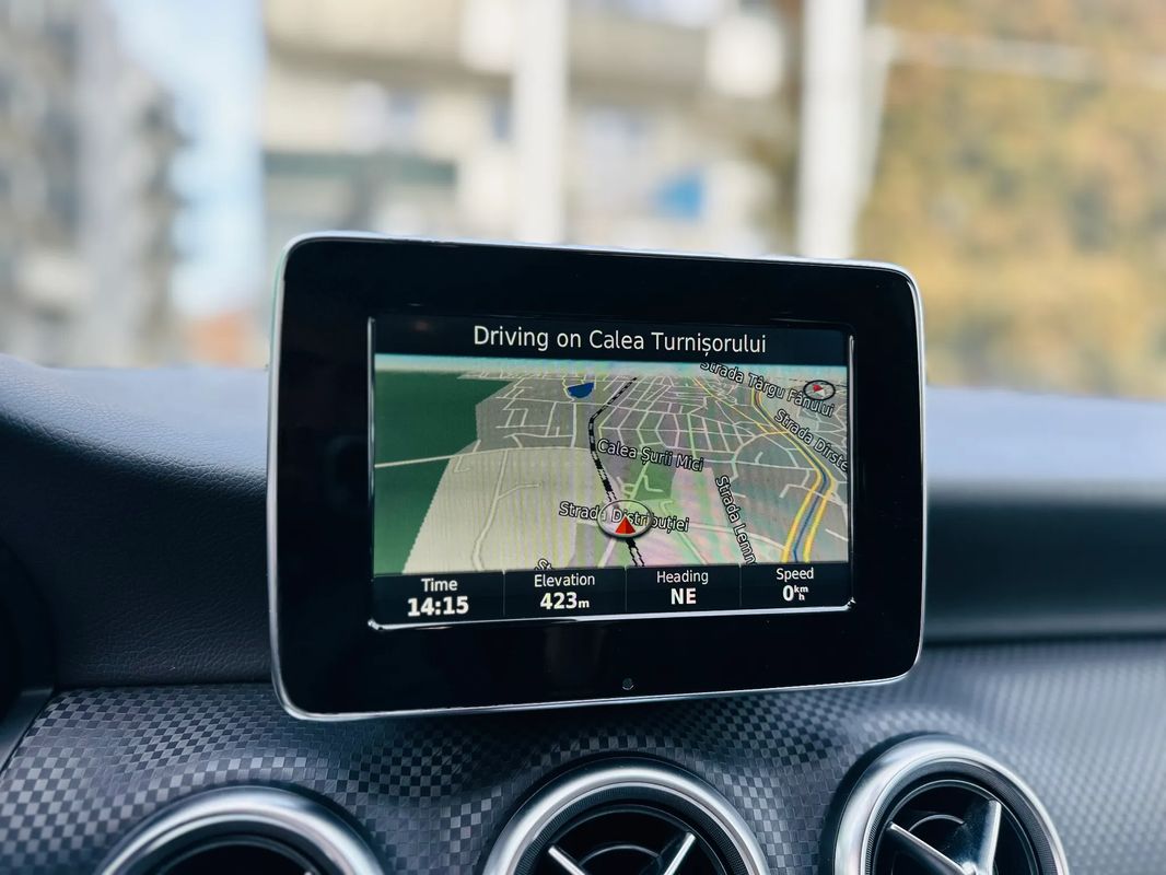 Mercedes-Benz A 180 (BlueEFFICIENCY) 7G-DCT Urban - 18