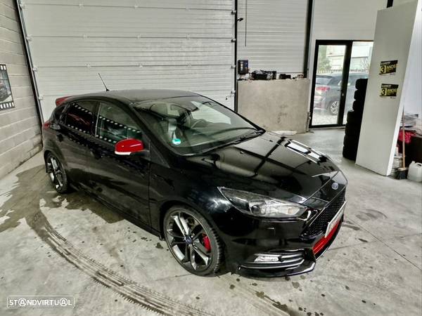 Ford Focus 2.0i ST-2 - 44